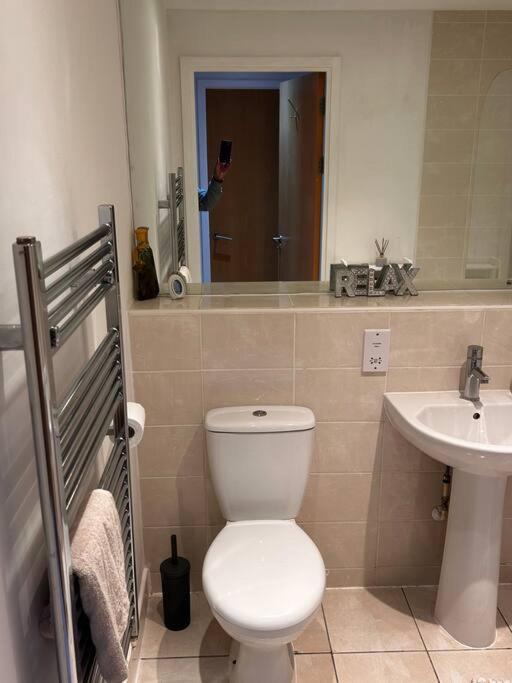 City Centre Apartment. Wrexham Exterior photo