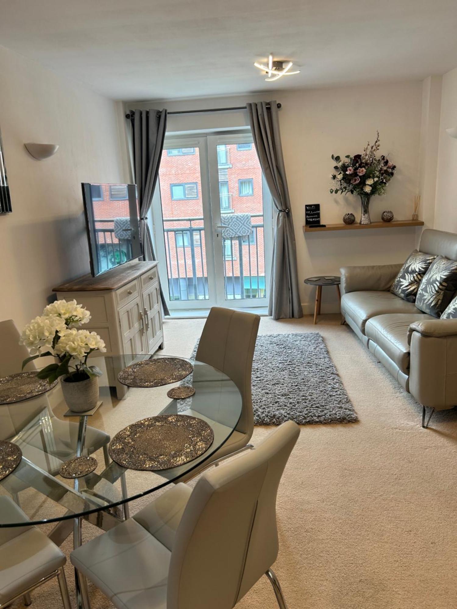 City Centre Apartment. Wrexham Exterior photo